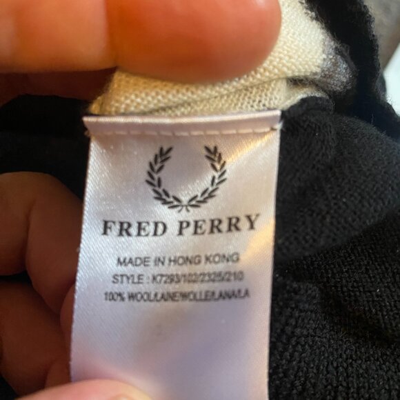 Fred Perry Block Print V Neck Sweater - Picture 4 of 4